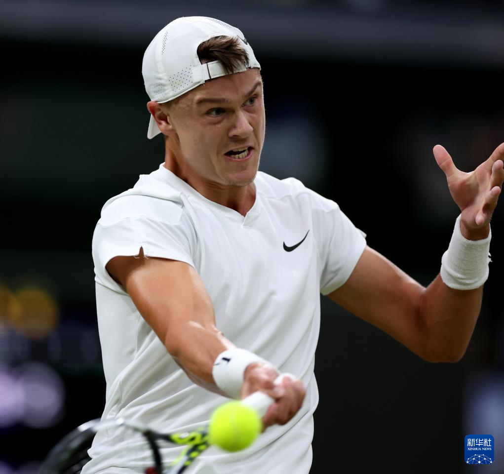 游泳再添亮 游泳再添亮